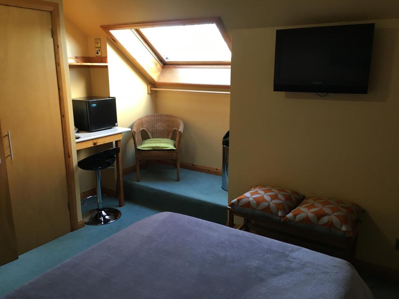 Orcades Hostel Thunder Bay Buitenkant foto